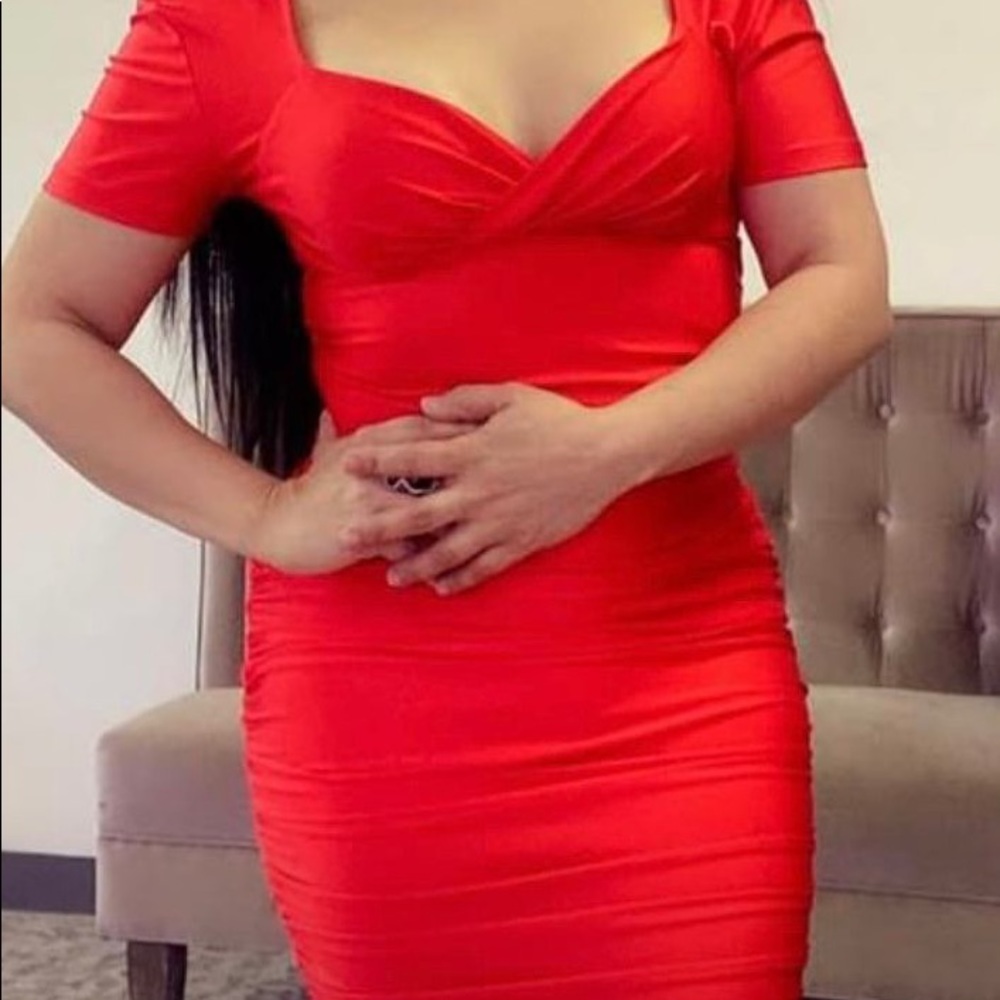 Beautiful Red Dress - Picture 4 of 4